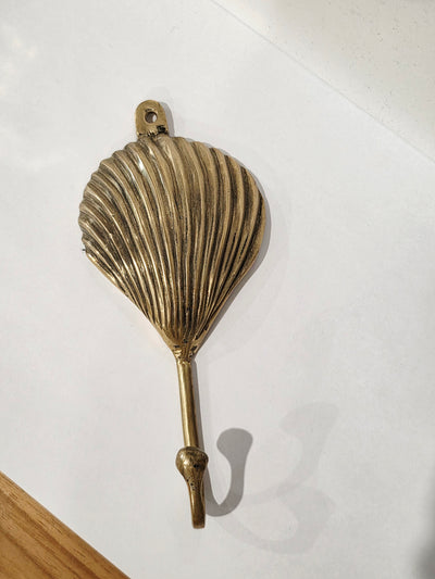 Srikandi - Brass Hook - Clam Shell