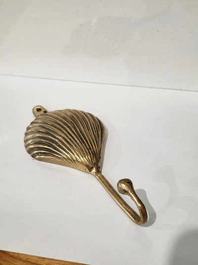 Srikandi - Brass Hook - Clam Shell