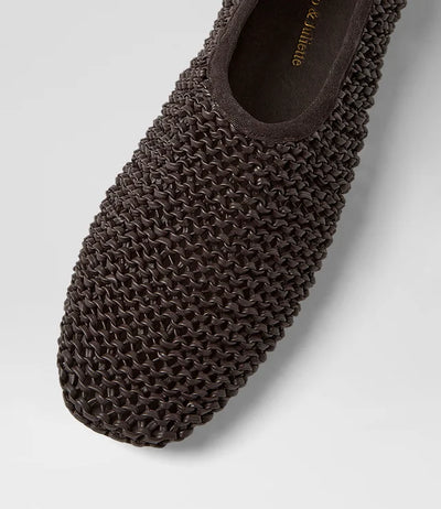 Django & Juliette - Vevia Flats - Choc