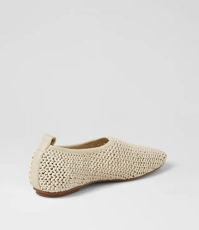 Django & Juliette - Vevia Flats - White