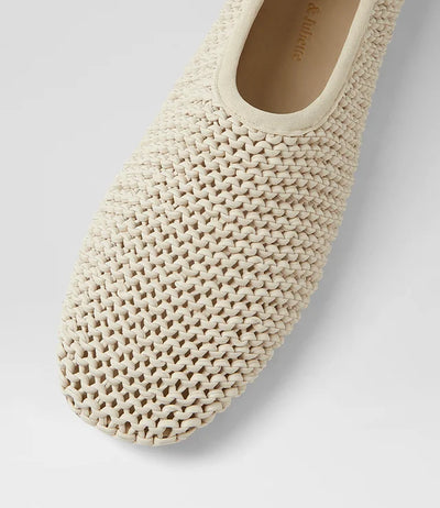 Django & Juliette - Vevia Flats - White