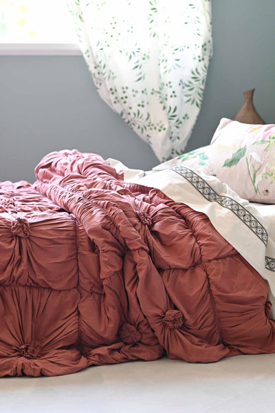 Lazy Bones - Rosette Quilt | Cedar | King
