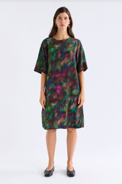 Elk - Brunnen Dress - Jord Print